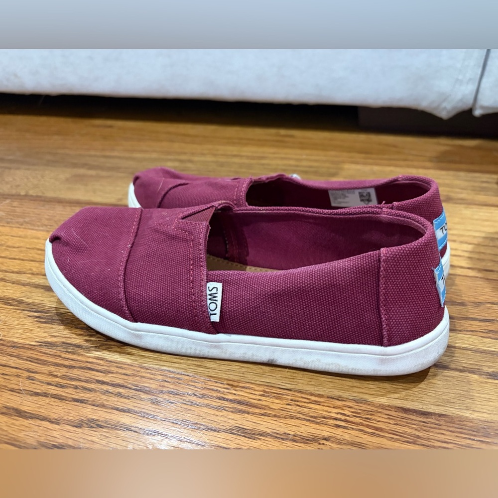 TOMS Classic Kids' Shoes - Picture 4 of 6